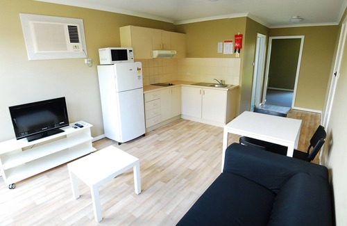 Kurnell Cabin | A tropical Queensland style tourist park offering affordable accommodation.