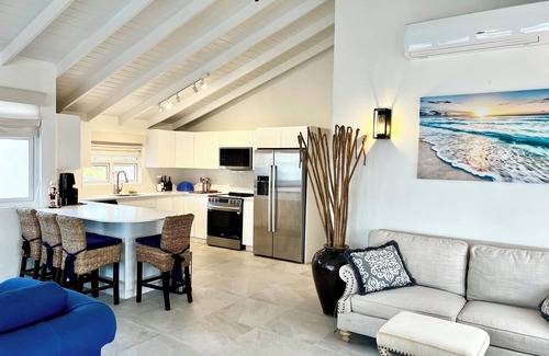 Old Trees Bay Apartment | A True Slice of Paradise in Paynes Bay, nNewly renovated upper level apartment.