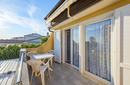 Lovrecica Apartment | A two bedroom apartment few steps from the beach