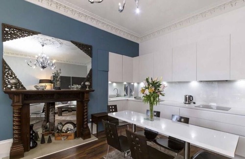 Clapham Apartment | A Unique and Elegant large Garden flat Clapham Common London