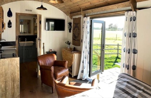 Brisley Cabin | A Unique Haven for a Total Escape, awarded Gold by Green Tourism.
