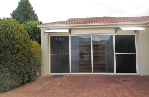Werribee House | A Versatile Holiday Home in between Avalon Airport and Melbourne CBD