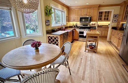 Vallemar House | A Victorian Garden Retreat near beach, trails, SF, Silicon Valley- ldry +prkg