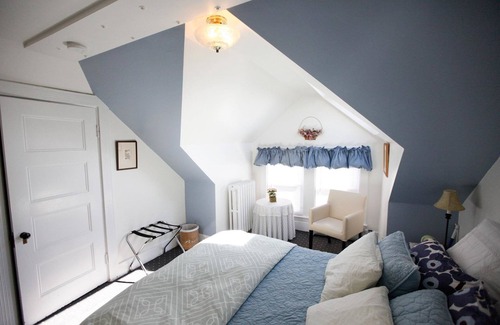 Newton Highlands Bed & Breakfast | A Village Bed and Breakfast