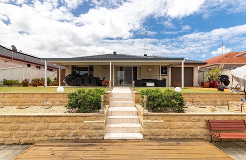 Forster House | A Waterfront Haven, Absolute waterfront with private jetty and WiFi