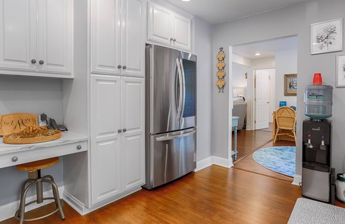 Valois House | A Wave From It All: Keuka Lake + Close to Wineries