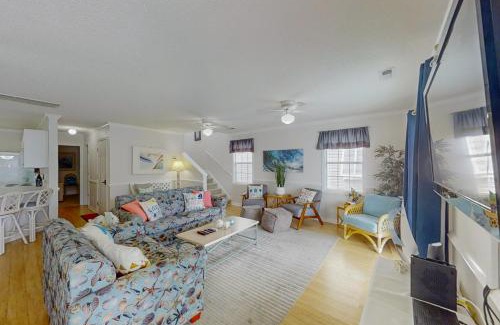 Surfside Beach House | A Wave From It All