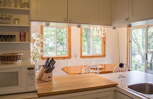 Head Lake Cottage | A Wee Bit o Heaven - Cozy Waterfront Kawartha Cottage w/WiFi, Canoe, Kayaks