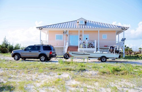 Pelican Point Villa | A Welcoming three-bedroom Beachfront Cottage