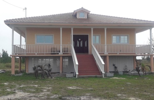Pelican Point Villa | A Welcoming three-bedroom Beachfront Cottage