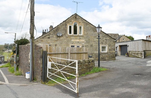 Cartworth Cottage | A wonderful opportunity for a rural break on the edge of the Peak District National Park.