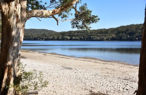 Smiths Lake Cottage | A wonderful place to escape rest, relax and enjoy the lake just 100m away.