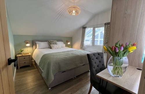 Bude Cabin | A wonderful retreat offering uninterrupted views over The Coombe valley