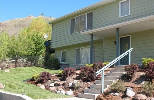 Gardiner Apartment | A Yellowstone Park View!