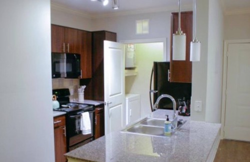 Lazybrook/Timbergrove Apartment | A Zen Oasis apt w/ pool view in Heights near Downtown, NRG, Galleria, & Med Cntr