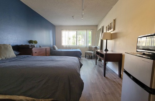 Pico - Robertson Hotel | (A01) Affordable Double Bed