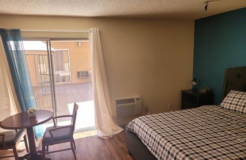 Pico - Robertson Hotel | (A05) Beverly Hills Hotel Style Unit