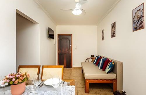 Canto do Forte Apartment | A2-CantoForte - 200 metrosPraia - ARCond - Garagem - Wifi - Ideal para Família