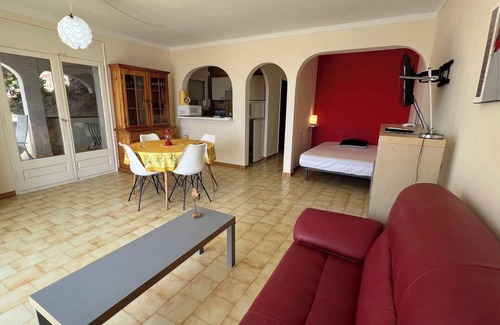 El Mas Fumats Apartment | A2 flat in Roses with sea views AV-13
