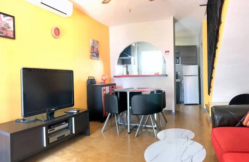 Almadraba-Canyelles Ski Chalet | A38-Attached house with pool, parking and Wi-fi