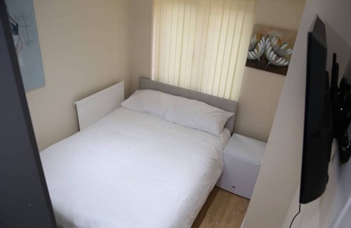 Woolwich Common Cabin | Aa Guest Room² (near Royal Arsenal)