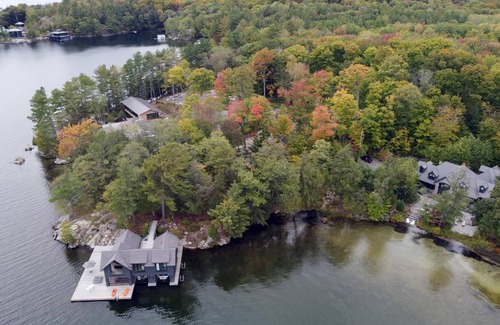 Muskoka Lakes Villa | AAA Lake Joe Prime Location Riverdale Rd! South! 8bdrm, 5 bath! Muskoka Beauty!!