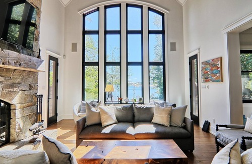 Muskoka Lakes Villa | AAA Lake Joe Prime Location Riverdale Rd! South! 8bdrm, 5 bath! Muskoka Beauty!!