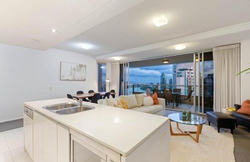 Brisbane Central Business District Apartment | AAB Apartments Skyline