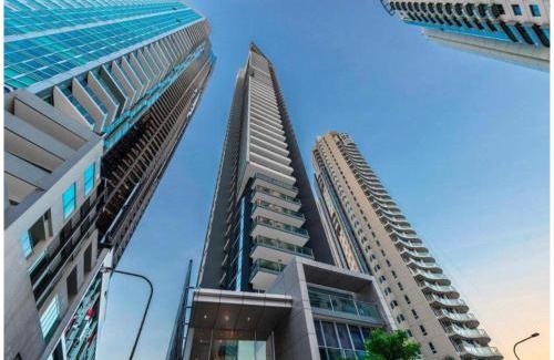 Brisbane Central Business District Apartment | AAB Apartments Skyline