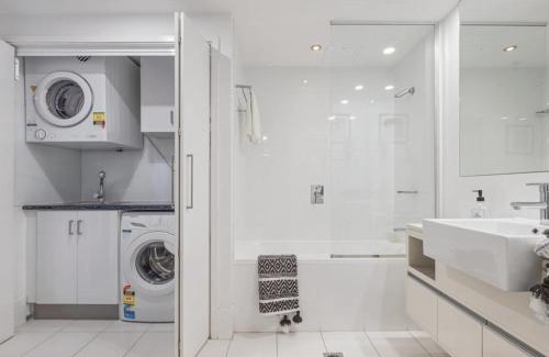 Brisbane Central Business District Apartment | AAB Apartments Skyline