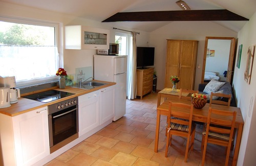 Tarnewitz Apartment | Aalhaus garden house secluded location only 900m to the beach
