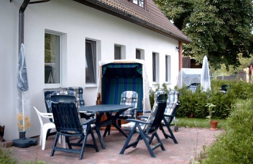 Ostseebad Wustrow Apartment | Aalhaus Wustrow apartment to the courtyard 900m to the beach