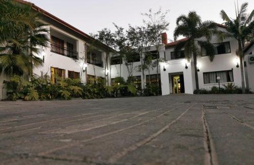 Baileys Muckleneuk House | Aanmani Rose Guesthouse