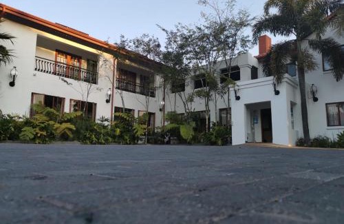 Baileys Muckleneuk House | Aanmani Rose Guesthouse