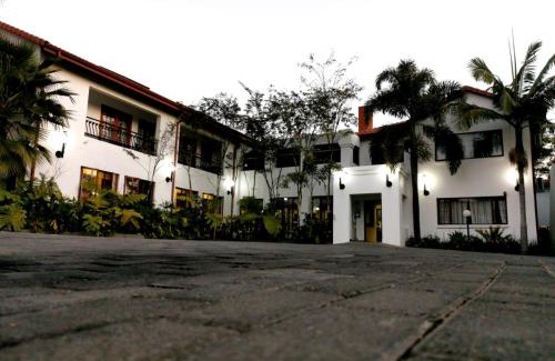 Baileys Muckleneuk House | Aanmani Rose Guesthouse