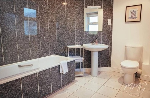 Portrush Bed & Breakfast | Aaranmore Lodge Bed & Breakfast