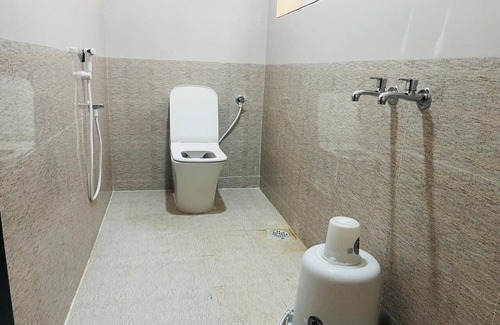 Mayiladuthurai Hotel | Aashira Residency