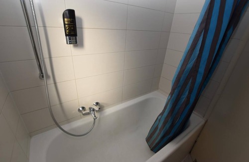 Seelberg Apartment | AB Apartment 42 near Cannstatter Wasen