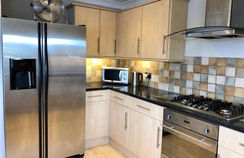 City Centre Apartment | AB - Top floor 2 bed modern town centre apartment with parking for one vehicle