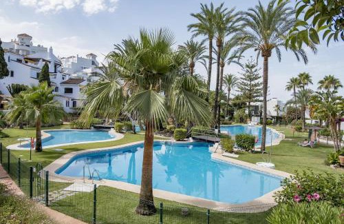 Nueva Andalucia Apartment | AB26- Lovely Holiday Home in Aldea Blanca