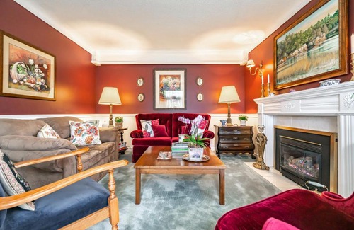 Historic Old Town Bed & Breakfast | Abacot Hall Bed & Breakfast
