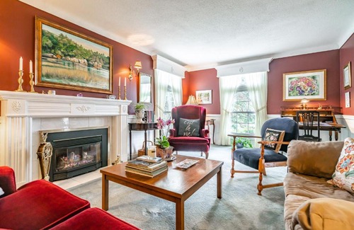 Historic Old Town Bed & Breakfast | Abacot Hall Bed & Breakfast