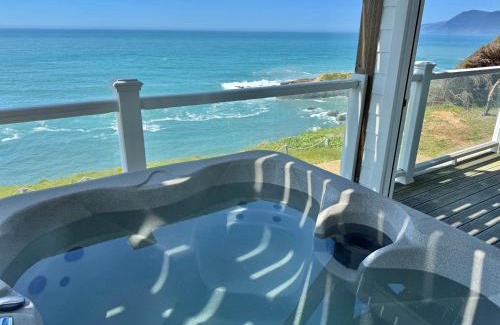 Shelter Cove Apartment | Abalone by OceanviewHotTubs Oceanfront Shelter Cove Tesla
