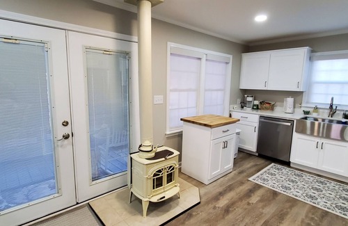 Lake Secession Cottage | Abbeville-Naturewood on Lake Secession. Newly renovated, cozy 2 BR 1 1/2 bath