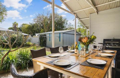 Abbey House | Abbey Bay Cottage - Pet Friendly, Wifi, Busselton