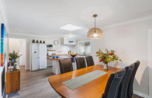 Abbey House | Abbey Bay Cottage - Pet Friendly, Wifi, Busselton