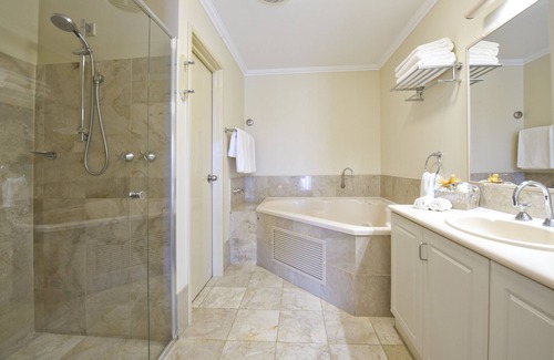 Broadwater Hotel | Abbey Beach Resort