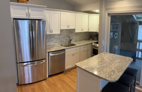 Fontana Villa | Abbey Springs w/great location, comes with golf carts! April weekends open!