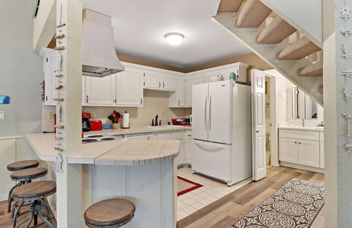 Fontana Condo | Abbey Springs Resort - Private Geneva Lake Beach - Pool - Golf Cart - TIKI BAR!
