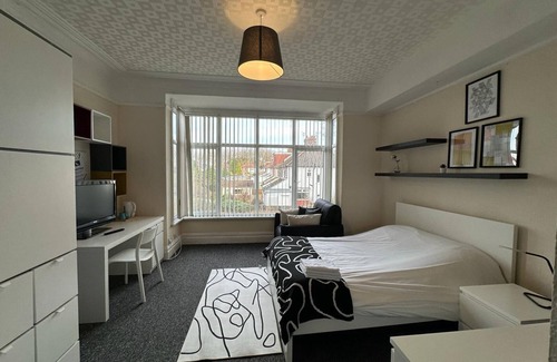 Liverpool House | Abbeyfield Guesthouse
